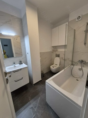 Proprietar închiriez apartament lux 2camere 58 mp cu garaj Torontal zona foarte buna  - imagine 2