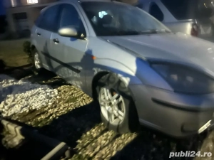 Vand sau dezmembrez ford focus 1