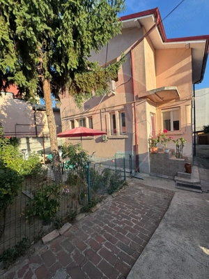 Casă / Vilă cu 3 camere de vânzare în zona Central