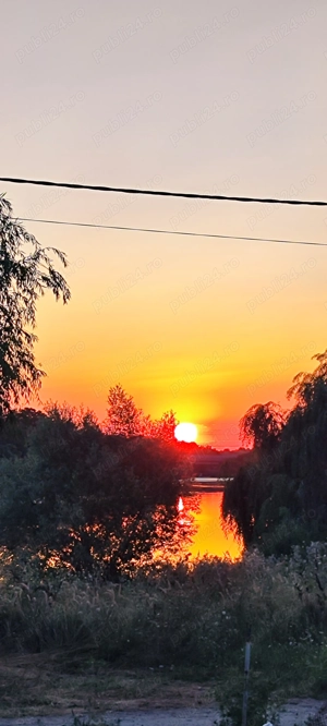 Casă pe lac de vânzare! 