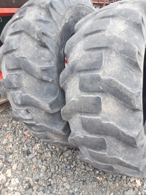 Vând cauciucuri Buldoexcavator  - imagine 3