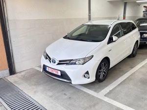 Vând Toyota auris hibrid break 2015
