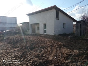 Vând casă în comuna Popricani