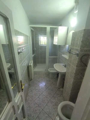 Închiriez apartament cu 2 camere