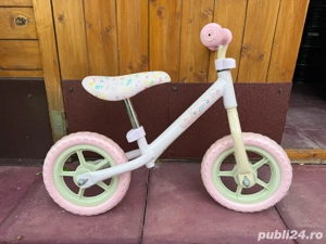 Bicicleta roz fara pedale 