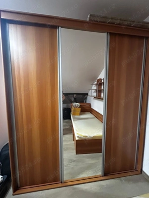 Vând dulap cu trei usi
