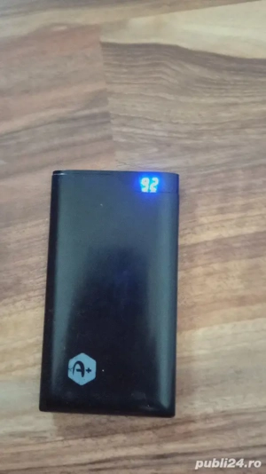 vând baterie externa este stare foarte buna funcționare 
