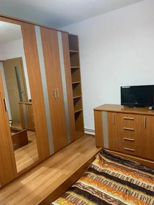 Inchiriez apartament 2 camere, decomandat in zona Modern - imagine 3