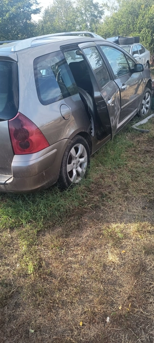 Dezmembrez Peugeot 307