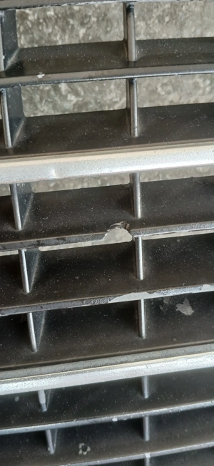 Grila radiator facelift Mercedes W124 originala - imagine 3