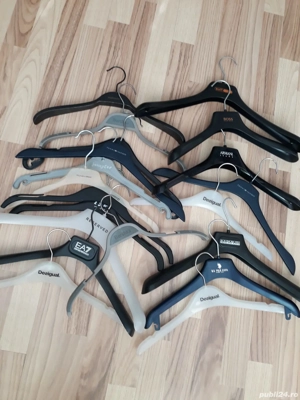 Umerase diferite branduri 