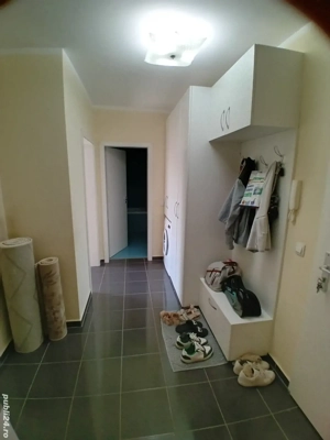 Vand apartament ,doua camere ,decomandat - imagine 6