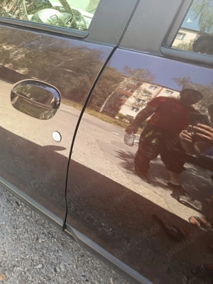 Polis auto și caroserii.