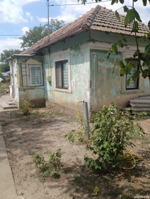 vând casă bătrânească