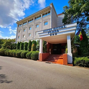 Ospatar servicu de cina Hotel Royal Plaza