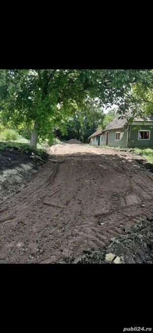 Vând căsuță bătrânească și grădină  