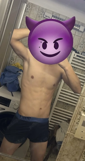 Caut o fată pentru of