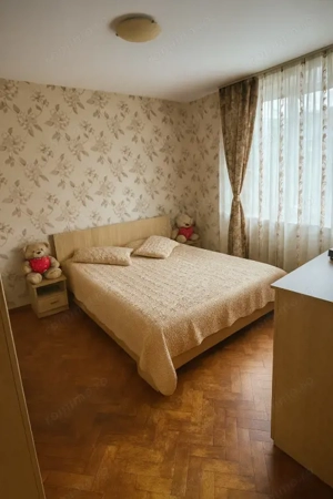 Apartament 3 camere decomandate zona Tractorul - imagine 2