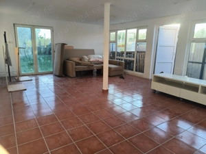 Închiriez spațiu comercial