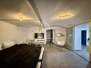 Apartament renovat cu o camera si curte, 2 bai, 50 mp, Piata Romanilor