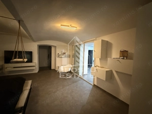 Apartament renovat cu o camera si curte, 2 bai, 50 mp, Piata Romanilor - imagine 5
