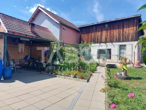 Casa de vanzare 6 camere 260 mp gradina zona foarte linistita Cisnadie - imagine 20