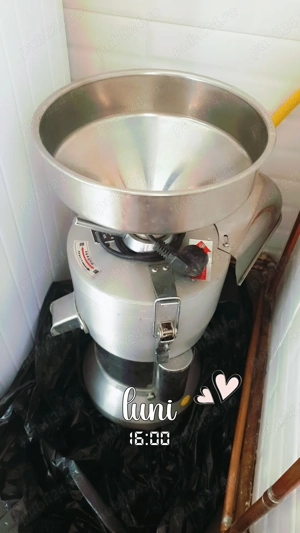 Vând aparat de făcut lapte de soia