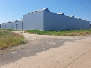 Teren industrial 130000 mp cu hale mari finisate nefinisate beton armat - imagine 5
