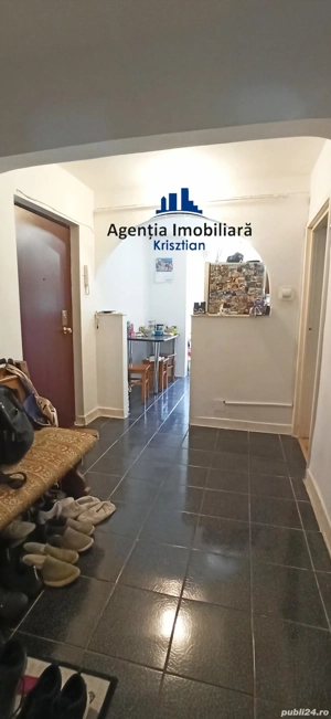 Apartament cu 3 camere de vânzare - Zona Micro 17 - imagine 3