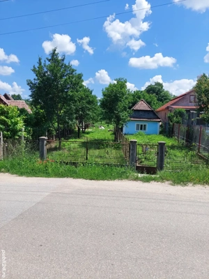 Vând casă bătrânesc