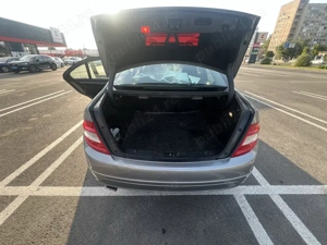 Mercedes Benz C Class 2010 - imagine 3