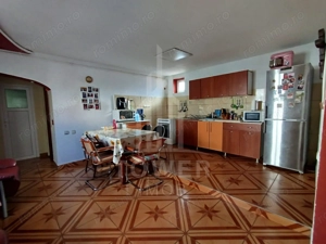  Casă de vânzare – singură în curte, cu pivniță spațioasă și teren liber, 234