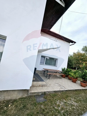 Casă / Vilă cu 5 camere de vânzare - imagine 2