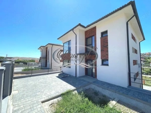 Casa spatioasa cu CF in Campenesti