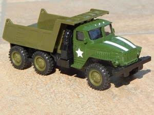 Macheta basculanta camion rusesc Ural 4320 scara 1:50