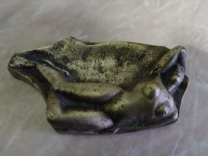 Scrumieră din bronz turnat