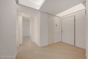 Apusul de la ultimul etaj din Cortina North | 3 camere | 76.7 mp - imagine 11