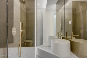 Apusul de la ultimul etaj din Cortina North | 3 camere | 76.7 mp - imagine 14