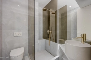 Apusul de la ultimul etaj din Cortina North | 3 camere | 76.7 mp - imagine 12