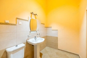 Spatiu pentru birouri,pozitionat pe Bld. Revolutiei,etajul 1 - imagine 12