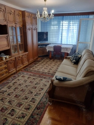 Închiriez apartament 3 camere zona Gemenii 