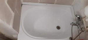 Primesc în gazdă domnișoară sau doamnă, zona coresi, sunt două camere. - imagine 4