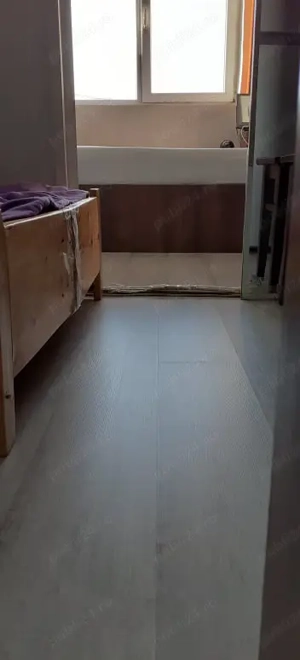 Primesc în gazdă domnișoară sau doamnă, zona coresi, sunt două camere. - imagine 6