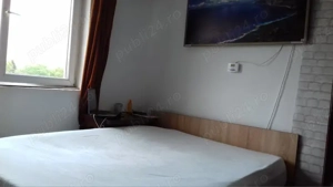 Primesc în gazdă domnișoară sau doamnă, zona coresi, sunt două camere. - imagine 7