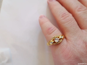 Inele de logodna în forma de inimioara. 