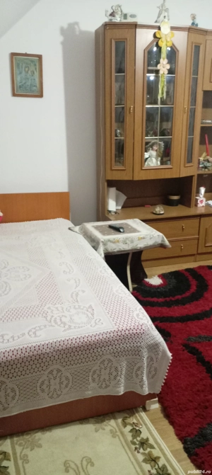 închiriez o camera la o femeie pe termen lung