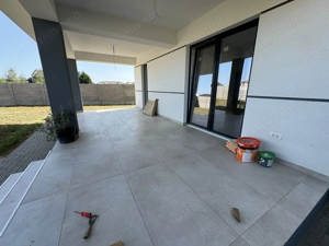 Suprafete generoase. 5 camere. Compartimentare excelenta. - imagine 15