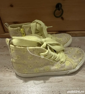 Adidasi copii. Sneakers, pantofi Marimea 28 (17,1cm).