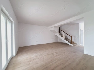 Bucatarie inchisa. 3 dormitoare si dressing.