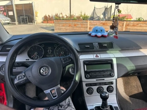 Volkswagen Passat B6 Break   Roșu, elegant și spațios